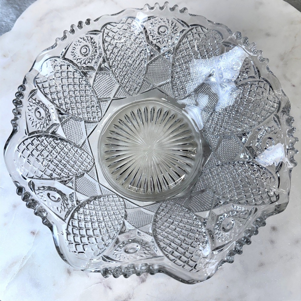 Vintage EAPG Clear Scalloped Ruffled Edge‎ Bowl Starburst Pattern 8.5"